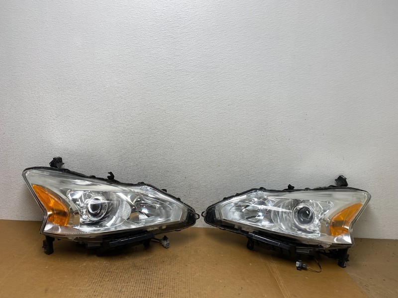 2013 to 2015 Nissan Altima Left+Right Side Set Halogen Headlights AE0305 DW