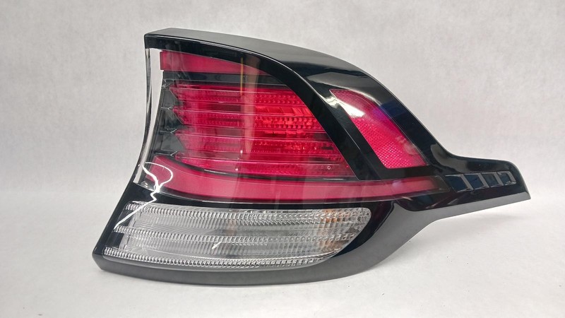 23-'24 KIA SPORTAGE Right passenger outer Taillight incandescent OEM Grade A!