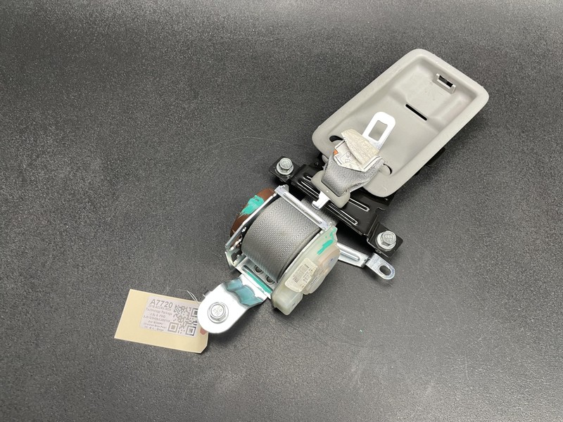 2nd Row Rear Center Seat Belt Retractor 2018 Acura MDX 04869-TZ5-A00 2014 - 2020