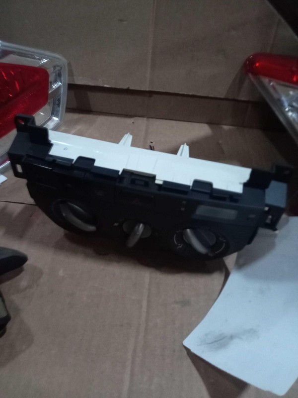 2004-2005 Toyota RAV4 A/C Selector Switch OEM, Used, 80K Miles, Blemished