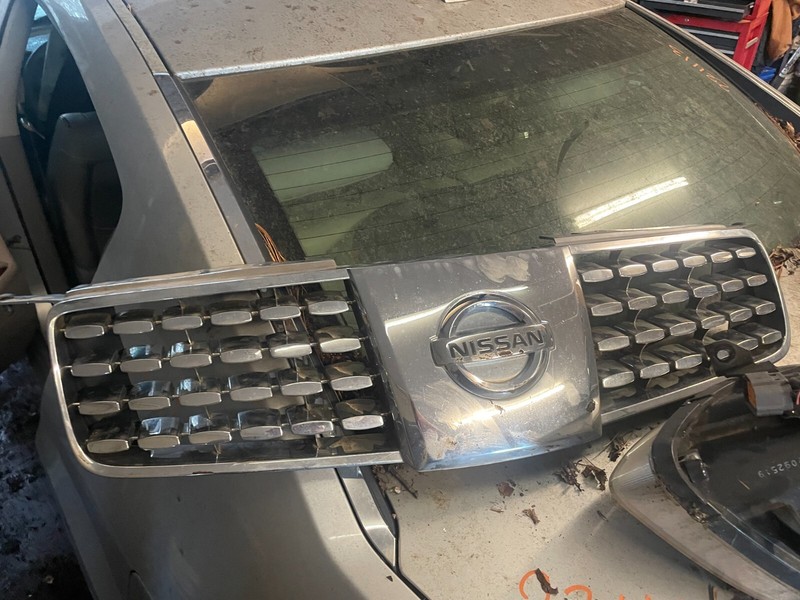 04-06 Nissan Maxima OEM CHROME USED FRONT GRILLE ASSEMBLY