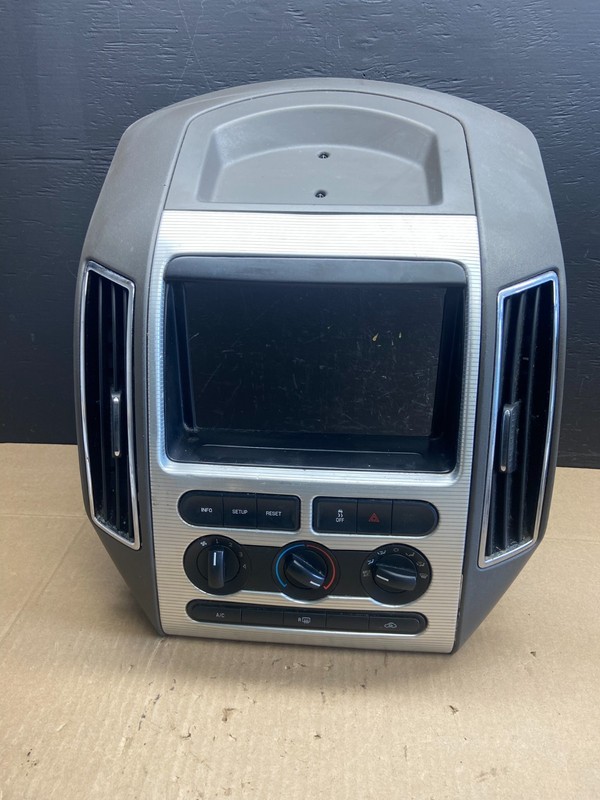 2007 - 2010 Ford Edge Heater Climate Control Radio Control Dash Bezel AB9413 DG