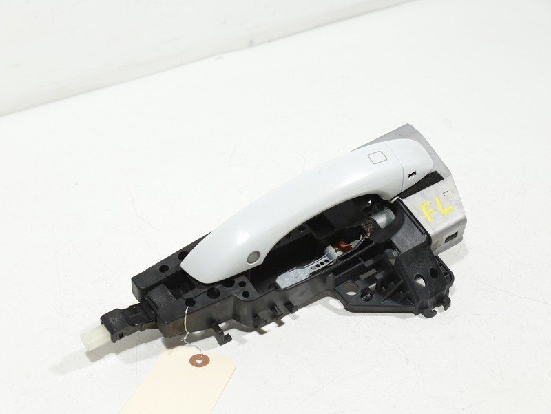 2017 - 2025 AUDI Q7 FRONT LEFT DRIVER SIDE DOOR OUTSIDE HANDLE WHITE LS9R OEM