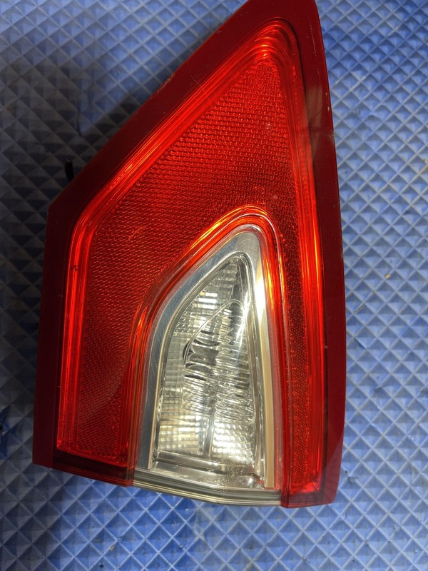 13-16 Ford Fusion Rear Passenger Right Tail Light Tail Lamp Assembly Lid Mounted