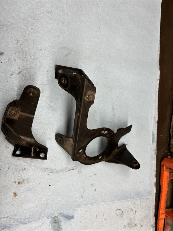 1972 - 73? Yamaha GP292B Vintage snowmobile Motor Carb Mount Air Box Mount