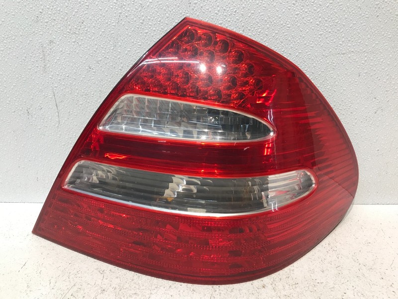 2003-2005 Mercedes W211 E500 Rear Right Passenger Tail Light Lamp OEM