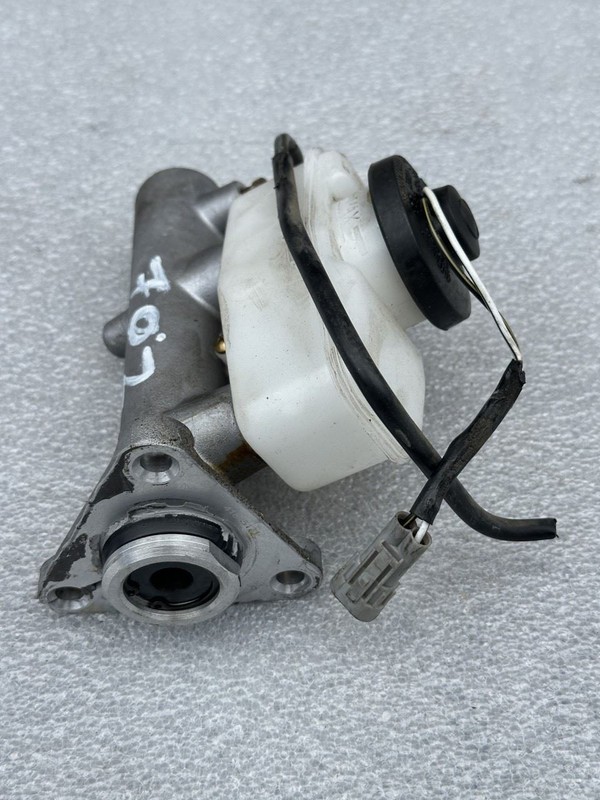 1990-1993 TOYOTA CELICA BRAKE MASTER CYLINDER WITH ABS OPTION 47201-20730