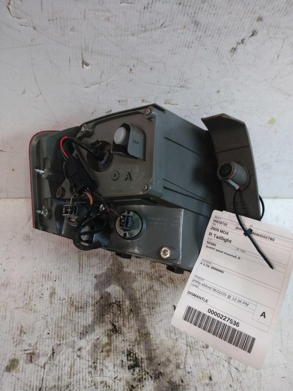 2009 Acura MDX Right Tail Light Assembly 147795 - Used, 250K Mileage