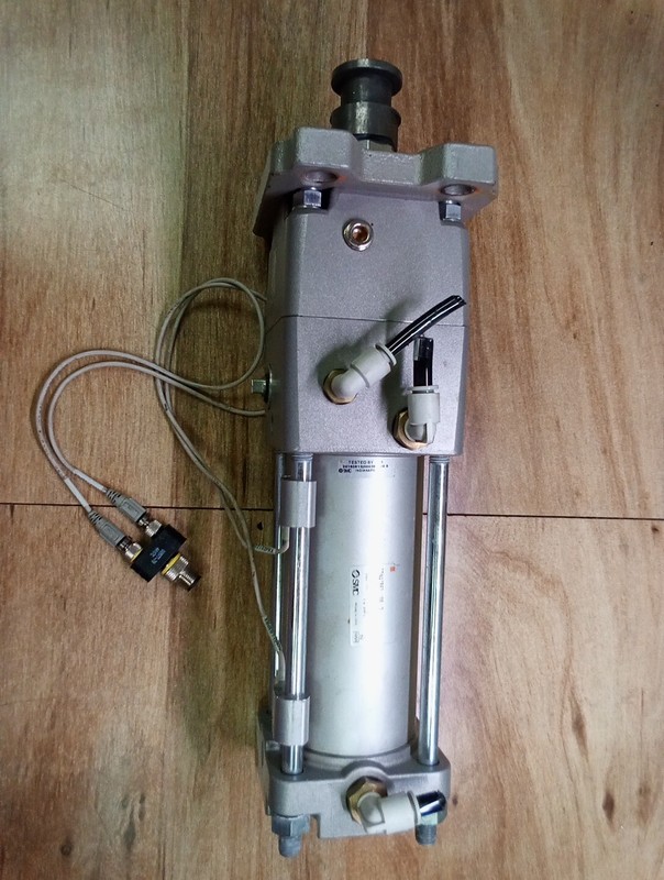 SMC CDNA2B63-100-D Power Locking Cylinder