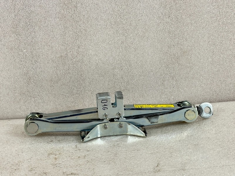 2017-2020 Toyota 86 Spare Tire Scissor JackSu003-03347