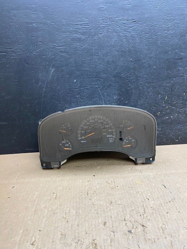 2004 to 2007 Chevrolet Express Speedometer Cluster Gauge OEM t5820 DG