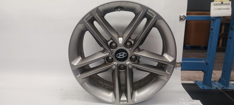 17-'18 HYUNDAI SANTA FE Wheel 17x7 OEM Grade B Condition!