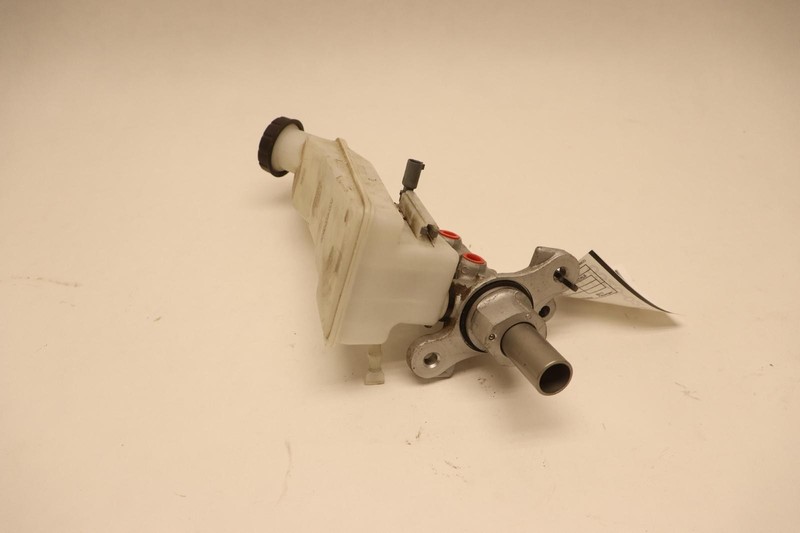 2014-2019 MERCEDES CLA250 C117 POWER BRAKE MASTER CYLINDER W/ TANK OEM