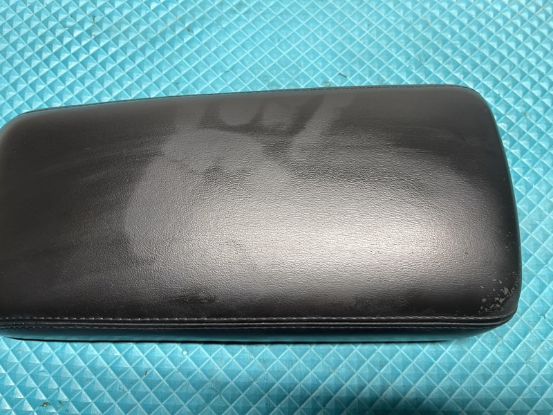 OEM 2011-2015 Chevrolet Volt Center Console Black Leather Armrest Lid Oem