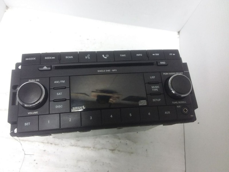 Radio Receiver AM FM CD Satellite Fits 07-10 SEBRING 05064420AF