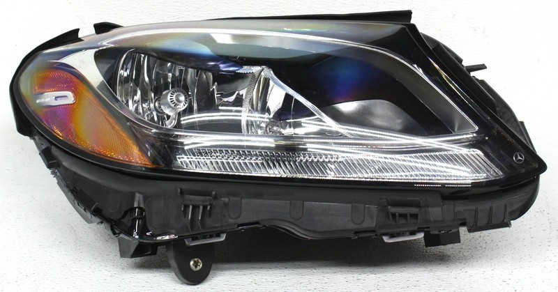 OEM Passenger Side Halogen Headlamp For Mercedes-Benz C-Class Sedan Lens Flaw