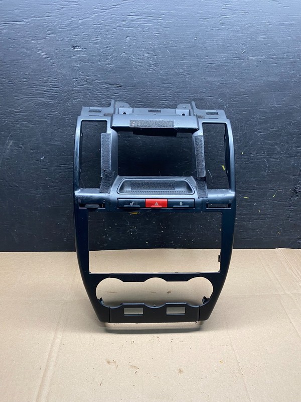 2008 - 2012 Land Rover LR2 OEM Center Radio Climate Dash Air Vent Bezel R8714 DG