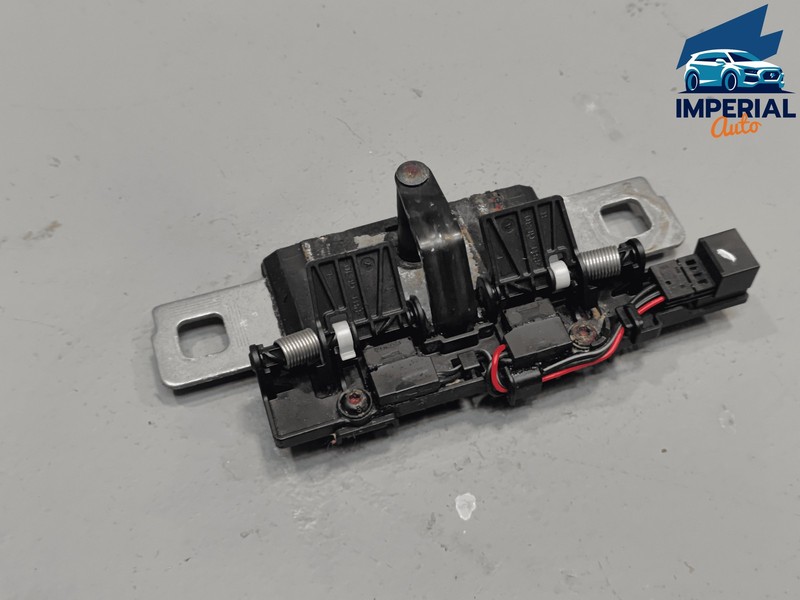 2017-2025 AUDI Q7 REAR LIFTGATE BACK DOOR TRUNK LATCH STRIKER OEM