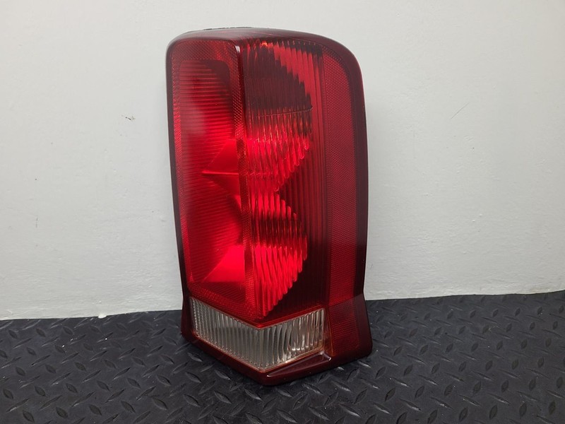 02-06 Cadillac Escalade Right Passenger Tail Light Lamp OEM 15079079