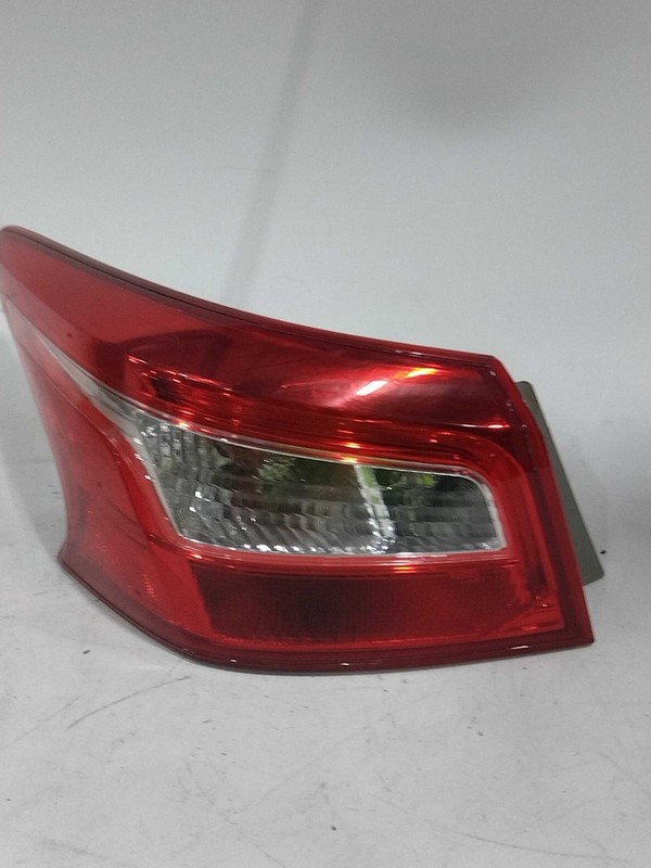 Used Left Tail Light Assembly fits: 2018 Nissan Sentra quarter panel mounted Lef