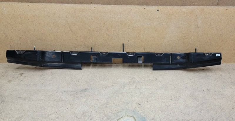 2003 2004 2005 Lincoln Town Car Rear Bumper Center Bracket OEM