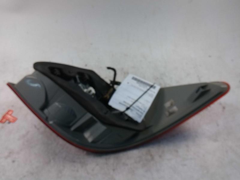 2006 Mercedes R-Class Right Tail Light Assembly Silver 329193 213K Miles