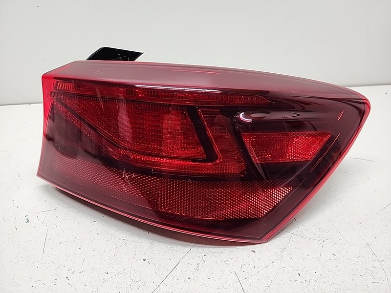 2019 - 2023 Kia Forte Right Outer Taillight Halogen RH OEM | 92402M7000