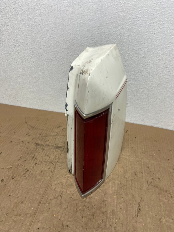 1980-1984 Lincoln Town Car Right Passenger Side Tail Light AC0063 LK