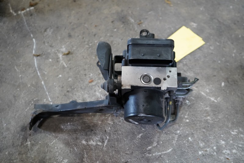 2013-2014 Subaru Legacy Abs Pump Control Module ZE58T OEM