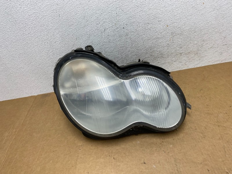 2001 - 2004 Mercedes-Benz C Class Halogen Right Passenger Headlight OEM AE3050