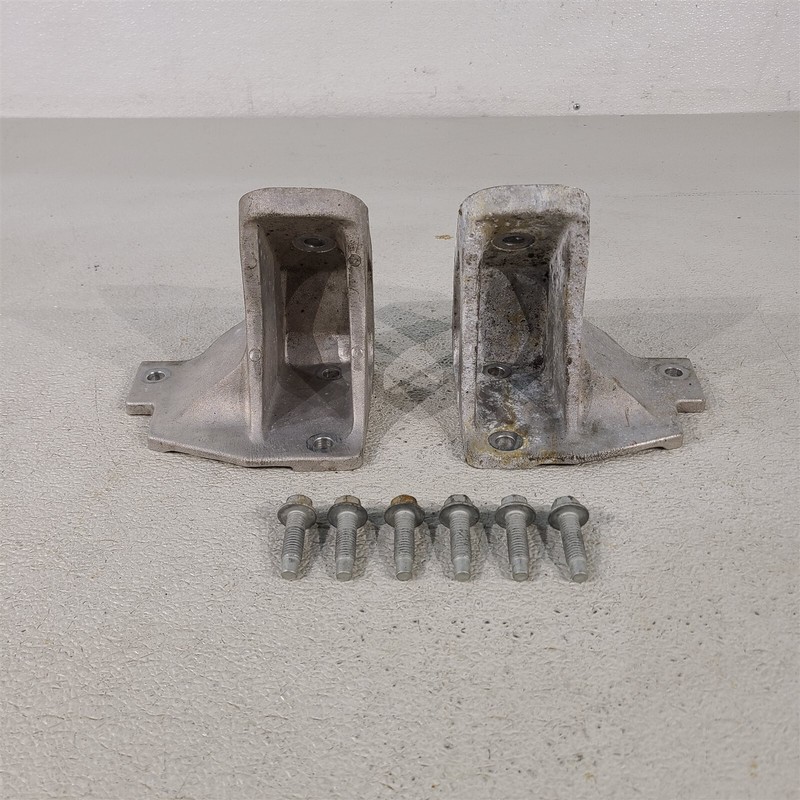 97-04 Corvette C5 Engine Mount Bracket Pedestal Set Lh Rh Aa7400