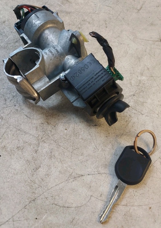 2005-2007 Ford Escape Ignition Switch Assy w/ Immobilizer & Key 6L84-3F642 OEM