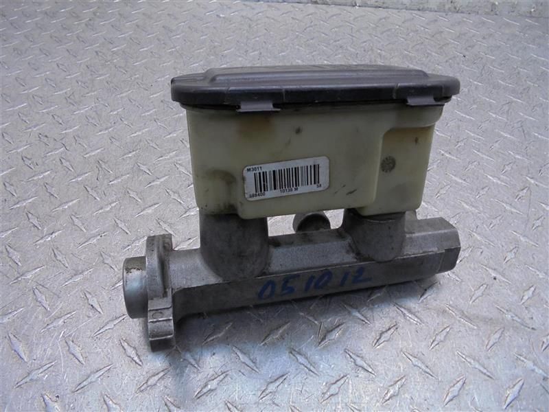 92-93 Chevrolet Suburban 2500 Brake Master Cylinder OEM 18060087