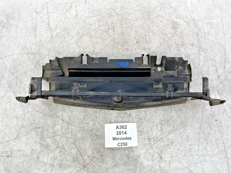✅ 2012-2015 OEM Mercedes W204 C250 Front Radiator Support Lower Air Duct Guide