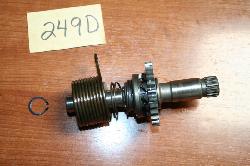 1982 Suzuki RS175 Kick Starter Spindle ratchet Assembly OEM 82 F