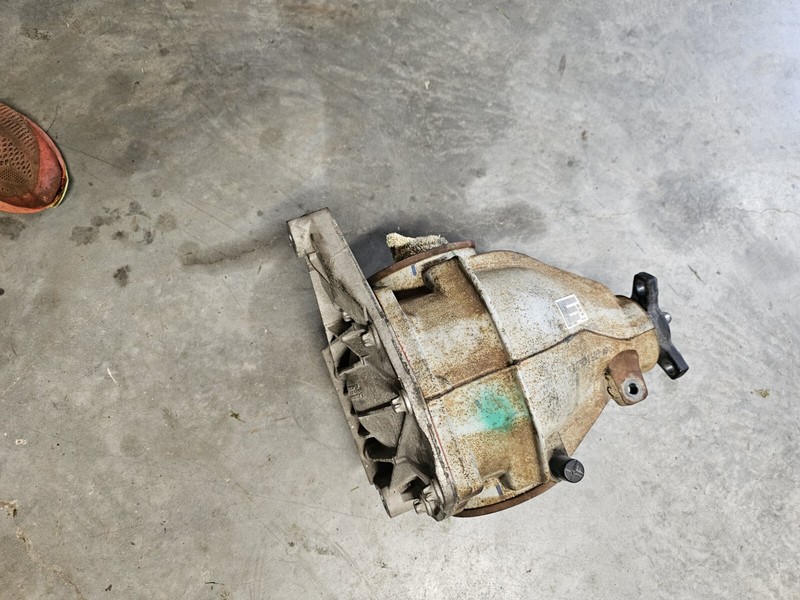 Carrier Rear RWD 5.7LFits 05-11 Chrysler 300 OEM