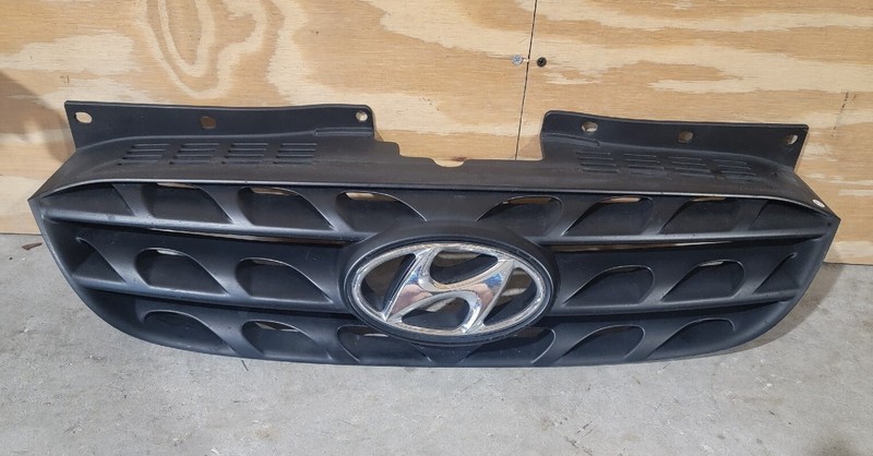 2010 - 2012 Hyundai Genesis Coupe Front Bumper Radiator Upper Center Grille OEM