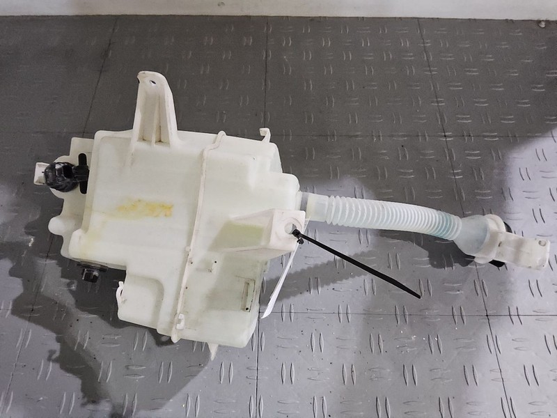 Wash Reservoir Fits 13-18 RAV4 3583090