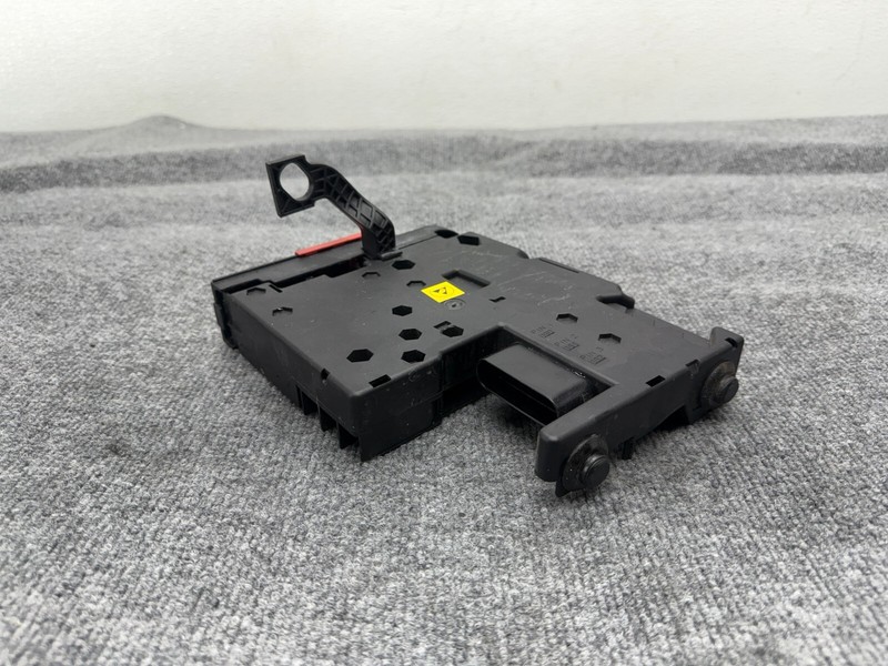 MERCEDES W212 W218 CLS63 E63 10-16 OEM BATTERY POSITIVE FUSE TERMINAL FUSIBLE