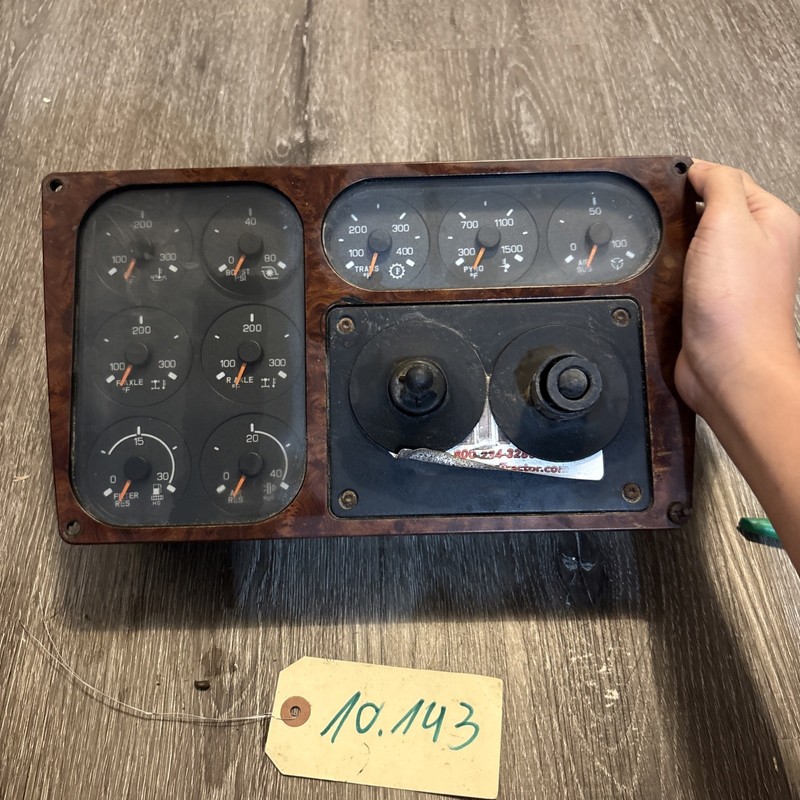 Kenworth GAUGE PANEL DASH CLUSTER Missing P/N