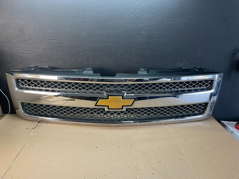 2007 to 2013 Chevrolet Silverado 1500 Front Chrome Grille Grill AE3618 DG