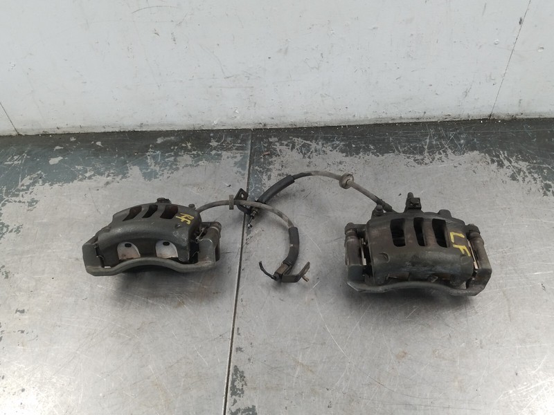 2003 03 04 Mercury Marauder Front Brake Caliper Set #5842 M6