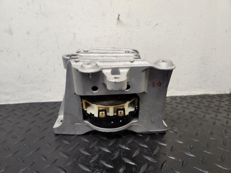 24-25 Buick Envista 1.2L Front Right Passenger Engine Mount Bracket OEM 60005993