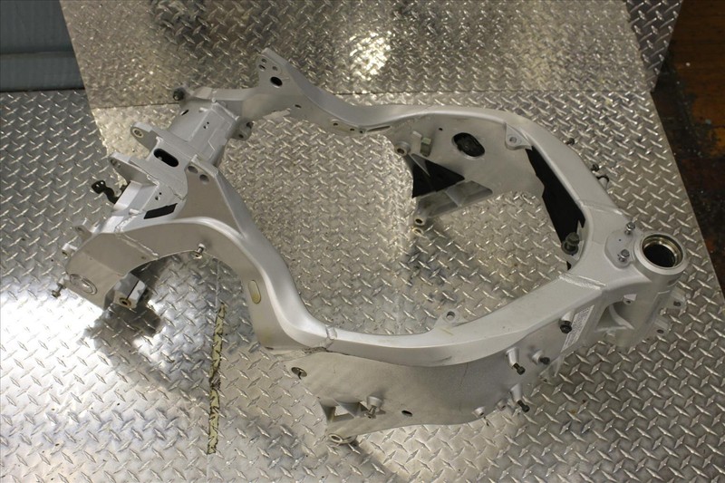 2005 YAMAHA FJR 1300 A MAIN FRAME CHASSIS BODY OEM 05 FJR1300 FJR1300A 05