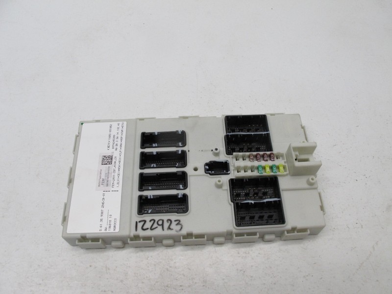 14-21 BMW F22 F23 228i M2 BODY CONTROL MODULE FUSE BOX FRONT OEM 122923