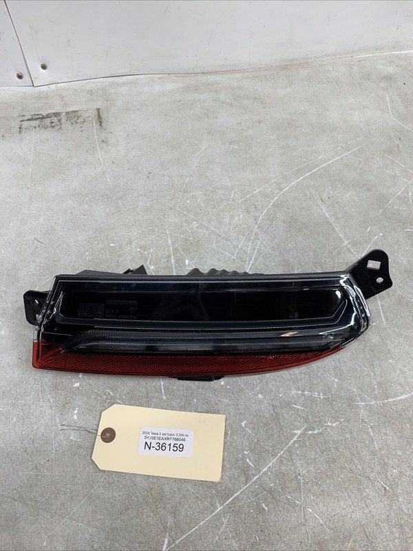 2024 Tesla 3 Lower Bumper LH Tail Light LED Reflector 1712513-00-D 36159 B69