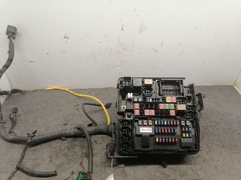 Fuse Junction Box Engine Fits 15-18 SEDONA 1507733