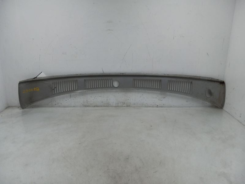 90 91 92 93 94 95 Toyota Pickup Cowl Vent Panel