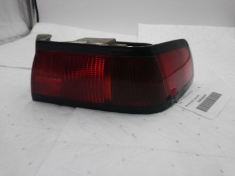 Used Right Tail Light Assembly fits: 1999 Toyota Camry quarter panel mounted FKI