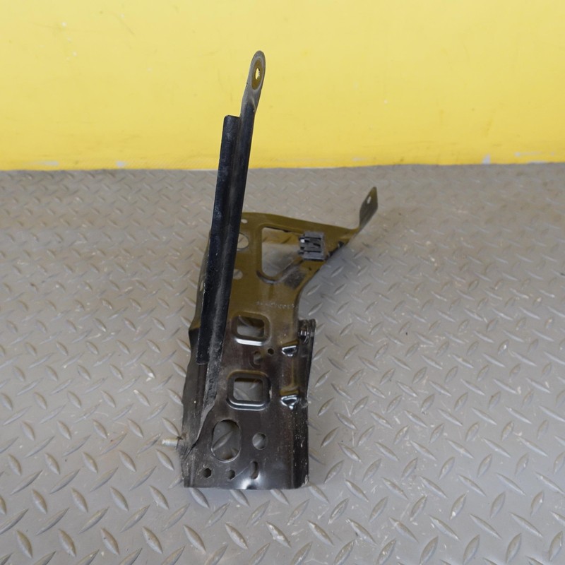 2019-2026 GMC SIERRA 1500 Front Left Side Wheel Housing Bracket Oem 84873860